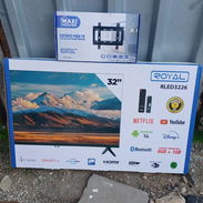 Tv smart tv Royal 32 pulgadas 🚨incluye base de pared fija 🚨 incluye 2 mando - Img 58053220