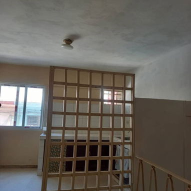 Amplio apto independiente del edificio. No se va corriente ni agua, esquinero - Img 123786508