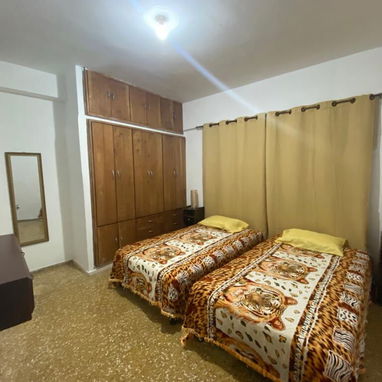 Se renta apto independiente de dos habitaciones en centro habana por la calle galeano.54026428 - Img 37977816