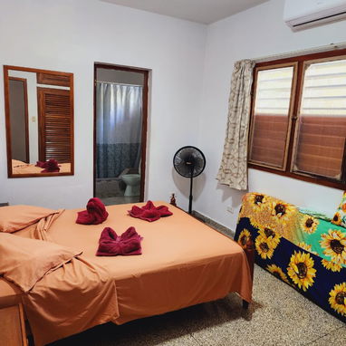 Alquilo Casa con Piscina en Guanabo - 6/10