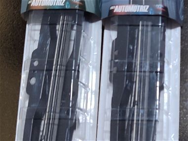 Escobillas de parabrisas nuevos sellados en caja la pareja por 3000 #52398072 - Img main-image