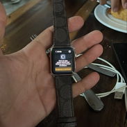 Vendo Apple Watch serie 3 , de 38 mm , en muy buenas condiciones , con manilla de cuero nueva y perfecta estética - Img 57907152