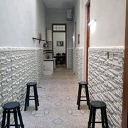 Se vende casa en bajos, puerta a calle,está ubicada a una cuadra de hospital de Emergencia en centro Habana en 70mil usd - Img 45332025