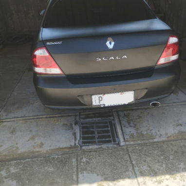 11000 Renault Scala Automático con un estilo único en pintura negro mate. Equipado con transmisión automática suave, mot - 3/4
