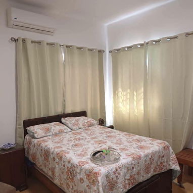 APARTAMENTO EN BAJOS CAPITALISTA EN EL VEDADO! A PASOS DEL MALECÓN Y LA EMBAJADA AMERICANA !!! - Img 125991999