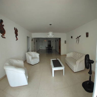 Apartamento en renta, Vedado , frente al malec贸n Habanero, tres habitaciones climatizadas+53 52463651 馃寠E - Img 104165266