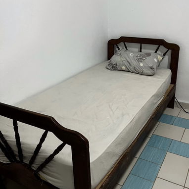 $120 USD- Cama personal de madera con colchón prácticamente nueva - 2/2