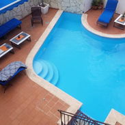 renta por noche en el vedado con 3 habitaciones y piscina - Img 57265534