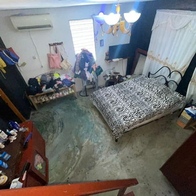 Excelente casa en el vedado con muchísimo espacio para seguir ampliándose o para montar algún negocio   Se trata de un b - Img 122386876