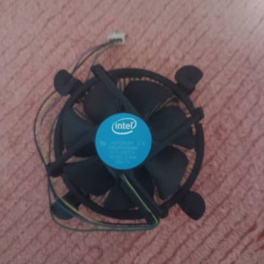 Se Vende Pack de piezas de computadora, Placa Madre , Cable VGA , Ventilador , Fuente ,2 Disipador y Procesador Intel - Img 118933637