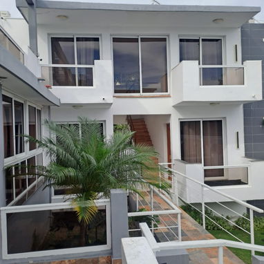 🏤⚡️Casa de renta lineal con piscina en La Habana (municipio 10 de octubre) (7 habitaciones) - 5/10
