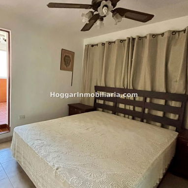 GG-170 ¡MAJESTUOSA CASA INDEPENDIENTE EN ESQUINA EN NUEVO VEDADO POR 350000! (5 CUARTOS, 5 BAÑOS, JARDÍN Y GARAJE) - 4/10