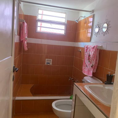 GANGA EN MARIANAO: ¡CASA LISTA PARA VIVIR CON TODO DENTRO - Img 121183992