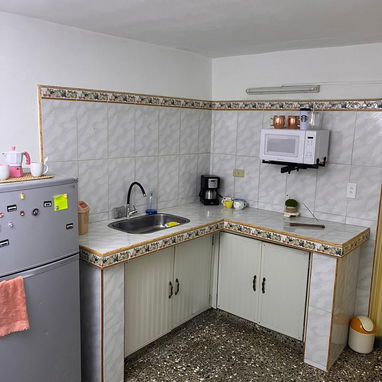 Se vende un apartamento en edificio colonial Habana Vieja📍🏡 Características ^ * Es puerta ca - Img 124705324