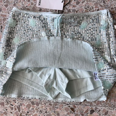 Sayas y Shorts de lentejuelas Bershka - 5/5