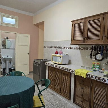 Apartamento de 2/4, planta baja, carposh, en el Vedado (V-252) - Img 121360476