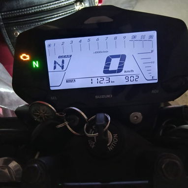 Moto suzuki gixxer 150cc nueva con certifico, chapa y casco - 3/4