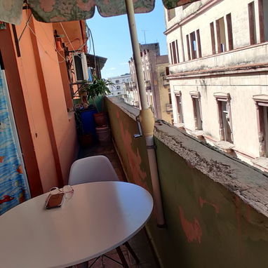 Apartamento grande y capitalista en Centro Habana (3er y último piso) - 2/8