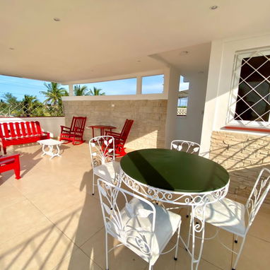 Renta de casa con piscina en Guanabo con vista al mar. Alquiler de cas en la playa con piscina en Guanabo y parrilla - 3/10