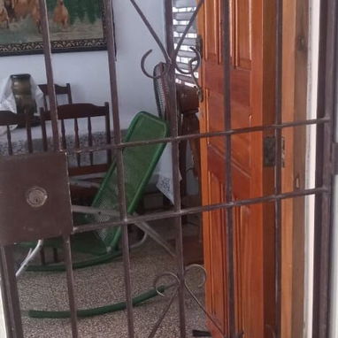 ¡Se alquila hermoso apartamento en El Vedado! - 4/10