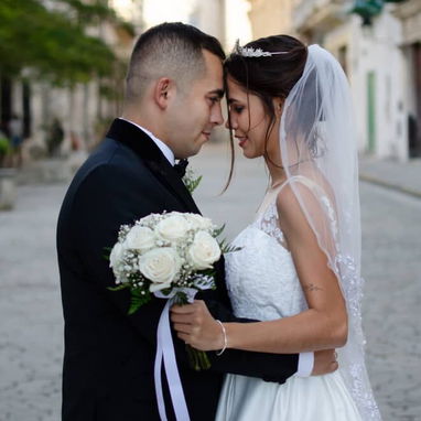 Fotógrafia y video para bodas. Trajes,serviciode estilista e impresión en todos los formatos. Estudio fotográfico CUERVO - Img 100573581