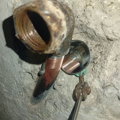 Plomero, plomeria, instalación sanitaria con tubos de PVC originales y válvula antirretorno. - Img 122354971