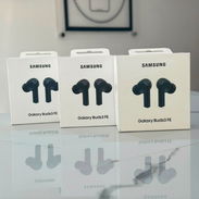 - Galaxy Buds 3 FE (100% Originales) Nuevos en caja - Img 56793782