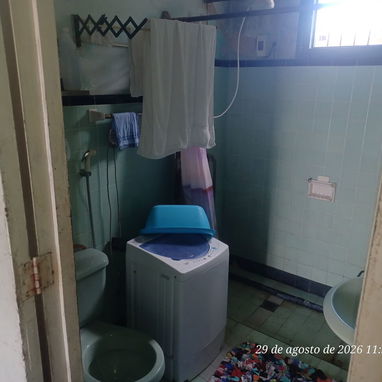 *$25.000usd. CON AJUSTE . En venta casa completamente  independiente de los años 50 de  placa en Las Minas, Guanabacoa. - 9/10