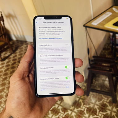 iPhone 11 Pro Max - 2/3