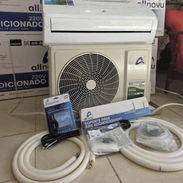 Split all novu de una tonelada con su soporte a la pared y regulador de voltaje nuevos en su caja - Img 56198401