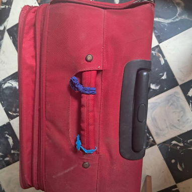 Maletas de viaje (uso) 20 y 25 usd respectivamente - Img 123472093