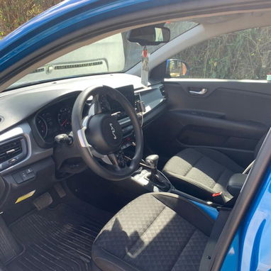 Vendo o negoceo Kia rio del 2023 en vin y circunvalación edición limitada 30 mil kilómetros - Img 86108481
