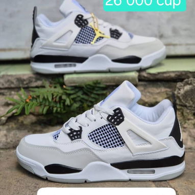 Tenis Jordan 4, New Balance, Asics y Adidas Samba - 5/10