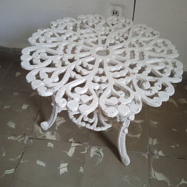 Se vende juego de terraza de aluminio fundido color blanco. 2 butacas y 2 mesitas. - Img 122719287