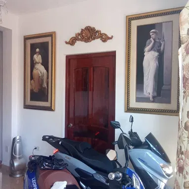 🏠 SE VENDE - PLAYA 🏠 Bajos de una casa de dos plantas, apartamento 2 de 4. 🛏️ 2 cuartos 🚿 2 baños 🛋️ Sala amplia 🍽 - 6/9