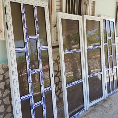 Marquetería de Aluminio y Cristal [ Puertas ,Ventanas ,Bajos de Mesetas ,Paños Fijos ,Mamparas de Baño entre otras cosas - 8/20