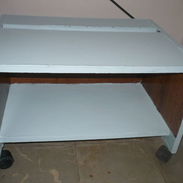 Mesa 2 niveles con ruedas. 53 cm ancho x 39,5 prof x 34 alto - Img 56251978