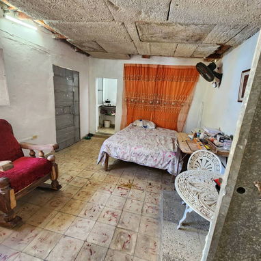 se vende  casa en Regla biplanta independiente  con todo adentro y negócio funcionando incluído de churros y frituras - 9/10