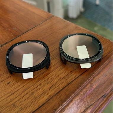 Protectores y Micas de cristal para Galaxy Watch 8 (40,44 y 46mm Clasico). Tengo Marcos solos y protectores Completos!! - Img 114134053