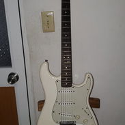 Vendo Guitarra Fender Squier - Img 57551363