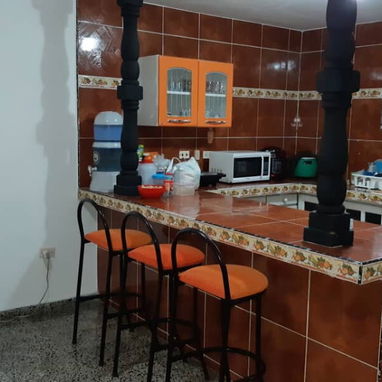 # 🔥🏠 ¡SE VENDE CASA BIPLANTA EN VEDADO! 🏠🔥 - 4/10