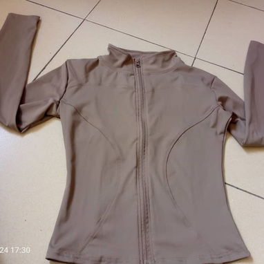 Ropa deportiva original - Img 123251004
