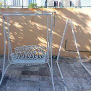 Vendo columpio de hierro para exteriores, terraza, patio, portal. Necesita soldar una parte. - Img 56661385
