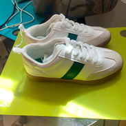 Tenis de niño o niña Old Navy Nuevos Talla 34 Precio 40 USD - Img 57793297