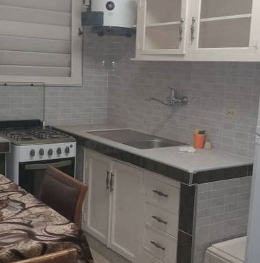 Renta de apartamento lineal de 2 cuartos vedado 25 entre 8 y 10 - Img 94354634