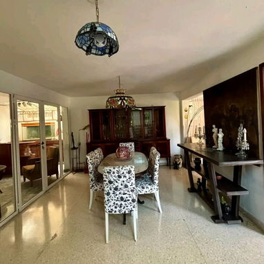 💥 GG-170 | ¡MAJESTUOSA CASA INDEPENDIENTE EN ESQUINA EN NUEVO VEDADO POR ! (5 CUARTOS, 5 BAÑOS, JARDÍN Y GARAJE) 🔑 - 10/10