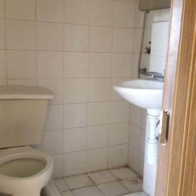 PEQUEÑO APARTAMENTO CON VISTA A LA CALLE EN EL VEDADO (CERCA DEL HOTEL COHIBA) - 4/5