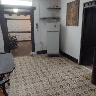 Se alquila casa en planta alta en la víbora - Img 119846681