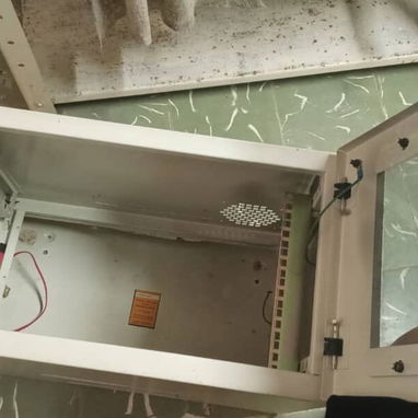 Gabinete de red de uso en buen estado grande - Img 124602233