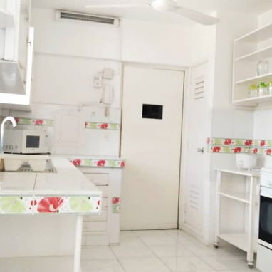 Rentó propiedad horizontal totalmente climatizada,con permiso legal de renta. Ubicada a 4 cuadras de 5ta.Av. a 2 del Col - Img 122833924